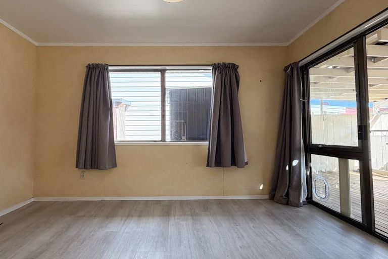 Photo of property in 8 Jillteresa Crescent, Half Moon Bay, Auckland, 2012
