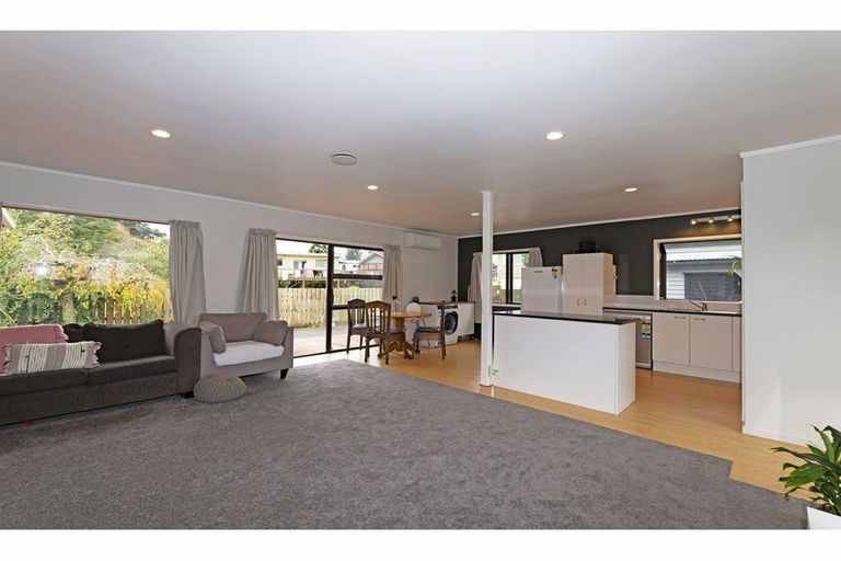 Photo of property in 21a Birdwood Road, Swanson, Auckland, 0612
