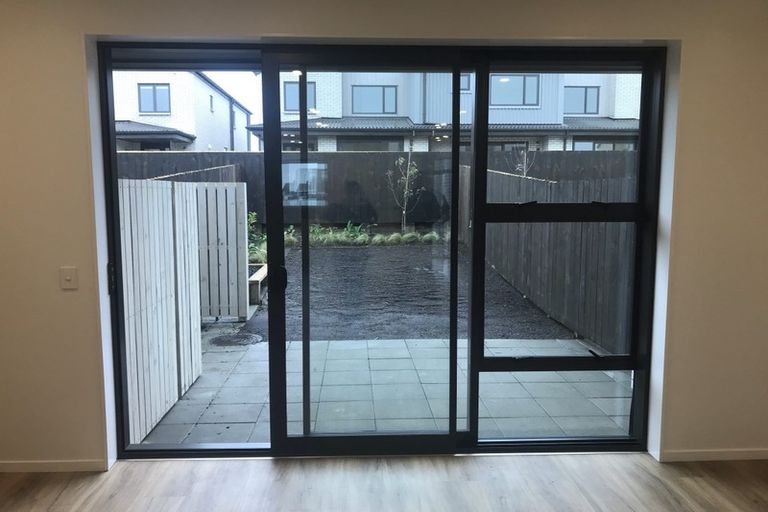 Photo of property in 33 Peihana Road, Hobsonville, Auckland, 0616