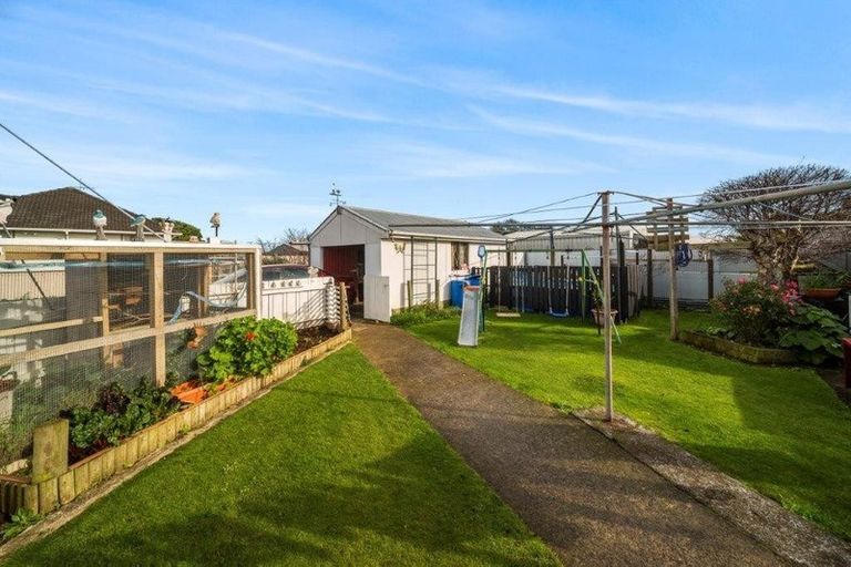 Photo of property in 45 Reid Avenue, Hawera, 4610