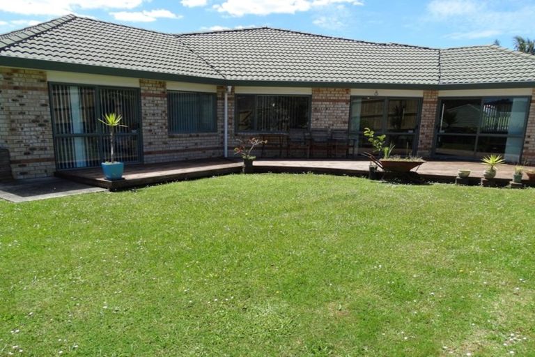Photo of property in 13 Fleetwood Drive, Henderson, Auckland, 0612