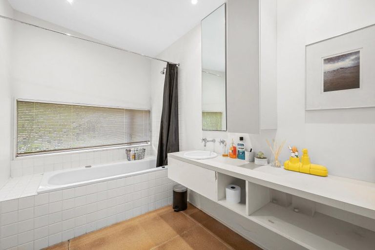 Photo of property in 36a Fortification Road, Karaka Bays, Wellington, 6022