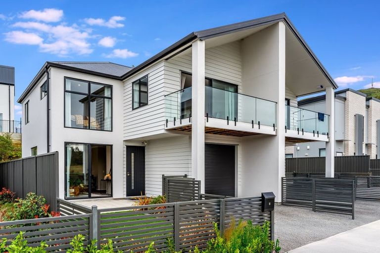 Photo of property in 5 Koreke Close, Kenepuru, Porirua, 5022