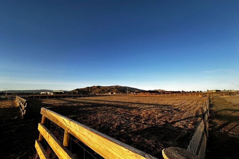 Photo of property in 10 Temple Drive, Twizel, 7901