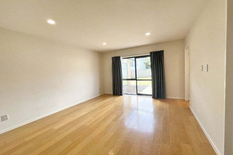 Photo of property in 32a Kelman Road, Kelston, Auckland, 0602
