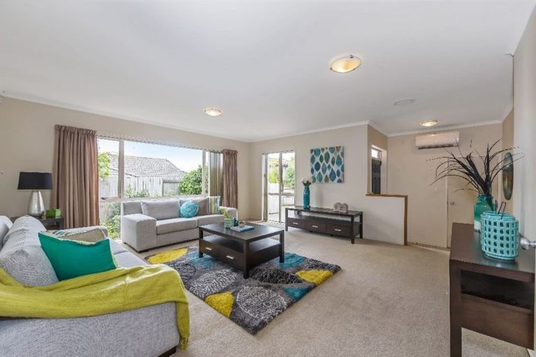 Photo of property in 5 Saltwood Street, Red Beach, 0932