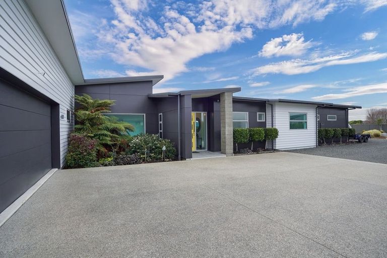 Photo of property in 11 Majestic Chance, Seaward Bush, Invercargill, 9812