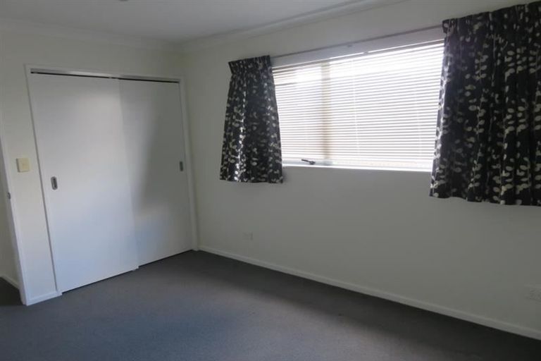 Photo of property in 8b Neeve Place, Taradale, Napier, 4112