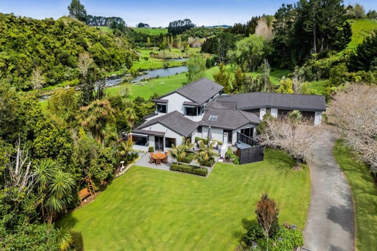 Photo of property in 371b Mangorei Road, Merrilands, New Plymouth, 4312