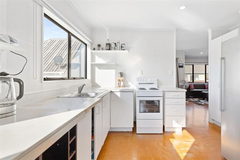 Photo of property in 11 Halyard Place, Te Atatu Peninsula, Auckland, 0610