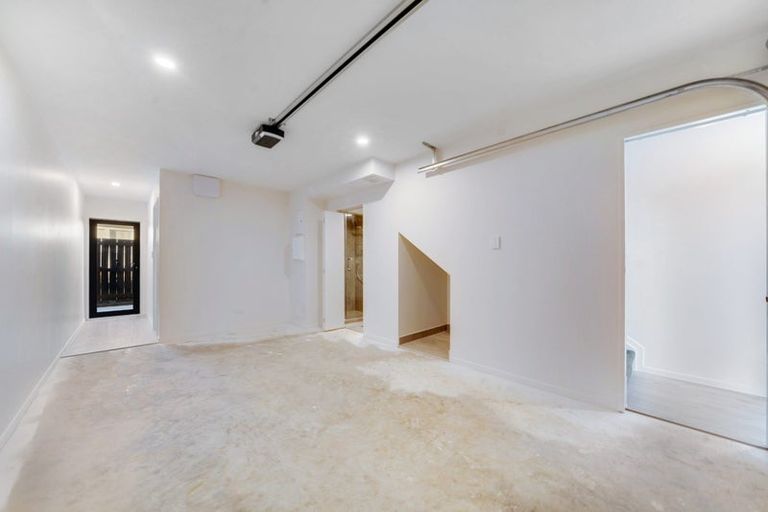 Photo of property in 32 Tiraumea Drive, Pakuranga, Auckland, 2010