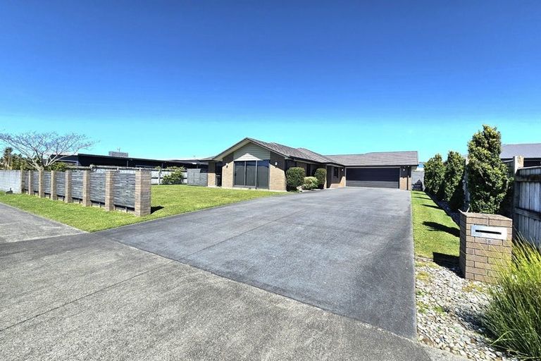 Photo of property in 18 Keene Drive, Bell Block, New Plymouth, 4312