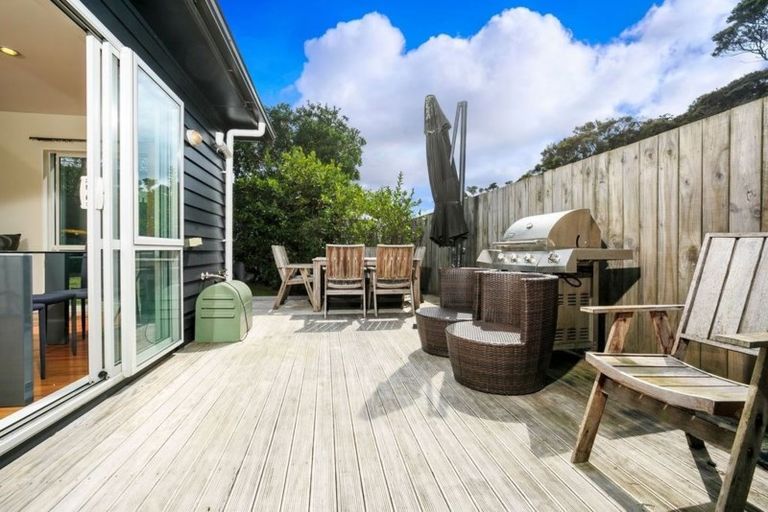 Photo of property in 74a Eskdale Road, Birkdale, Auckland, 0626