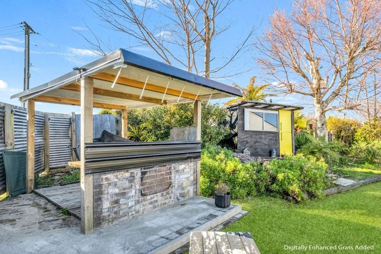 Photo of property in 37 Kawaha Point Road, Fairy Springs, Rotorua, 3015