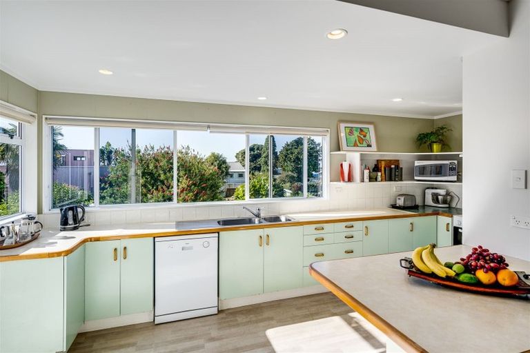 Photo of property in 319 Clifton Road, Te Awanga, 4102