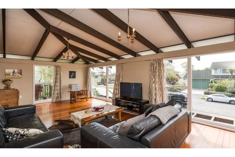Photo of property in 19 Highfield Place, Avonhead, Christchurch, 8042