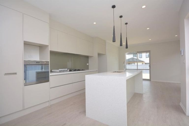 Photo of property in 8 Brumbie Way, Karaka, Papakura, 2113