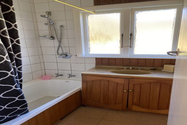 Photo of property in 33 Karaka Street, Wainuiomata, Lower Hutt, 5014