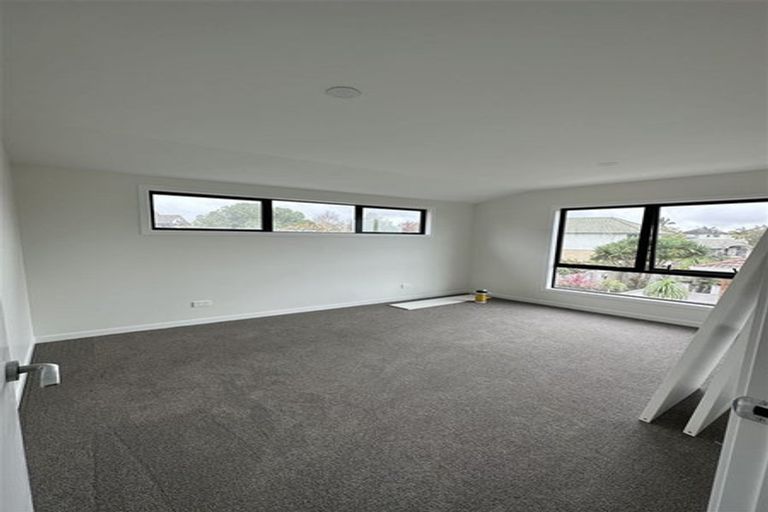 Photo of property in 12a Bluefin Way, West Harbour, Auckland, 0618