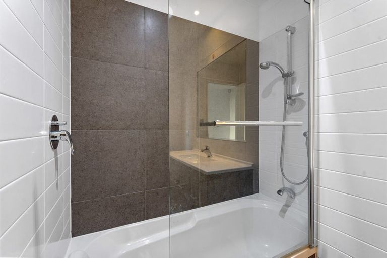 Photo of property in The Rise, 2/11 Hatfield Place, Albany Heights, Auckland, 0632