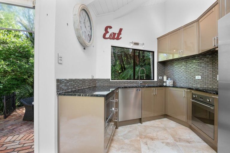 Photo of property in 19 Atarua Gardens, Waiatarua, Auckland, 0604