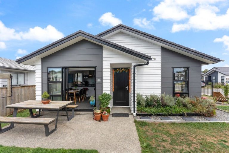 Photo of property in 1 Kikorangi Way, Paraparaumu, 5032