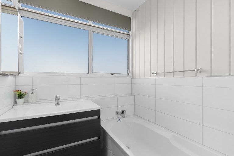 Photo of property in 4 Carver Place, Lynmouth, New Plymouth, 4310