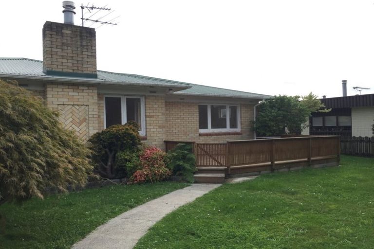 Photo of property in 1/60 Racecourse Road, Waiuku, 2123