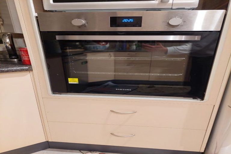 Photo of property in 21 Suncrest Drive, West Harbour, Auckland, 0618