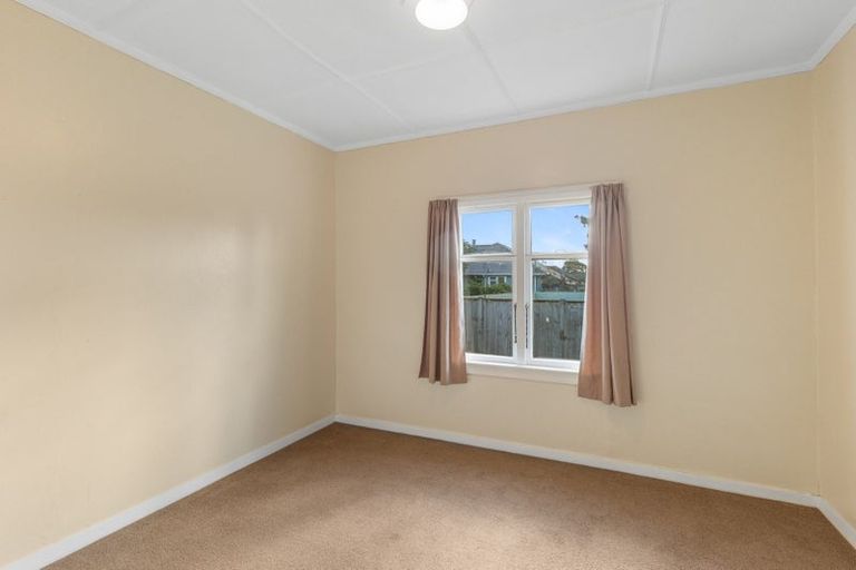 Photo of property in 13 Winchester Street, Levin, 5510