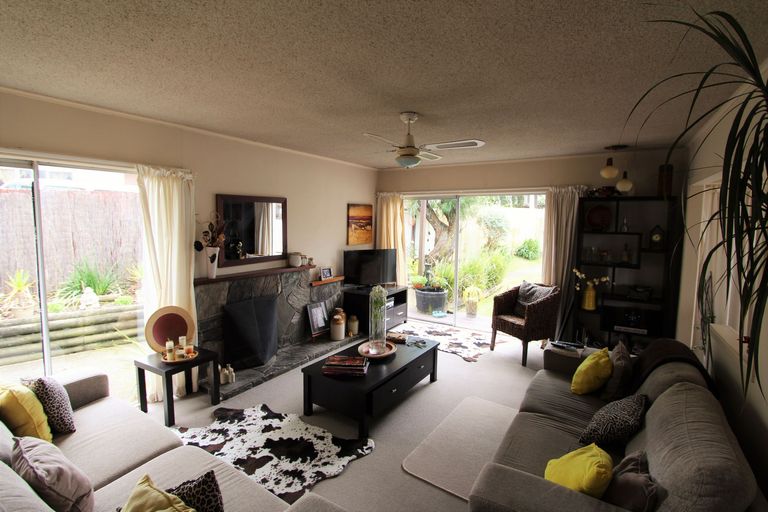Photo of property in 4 Lympne Lane, Mangere, Auckland, 2022