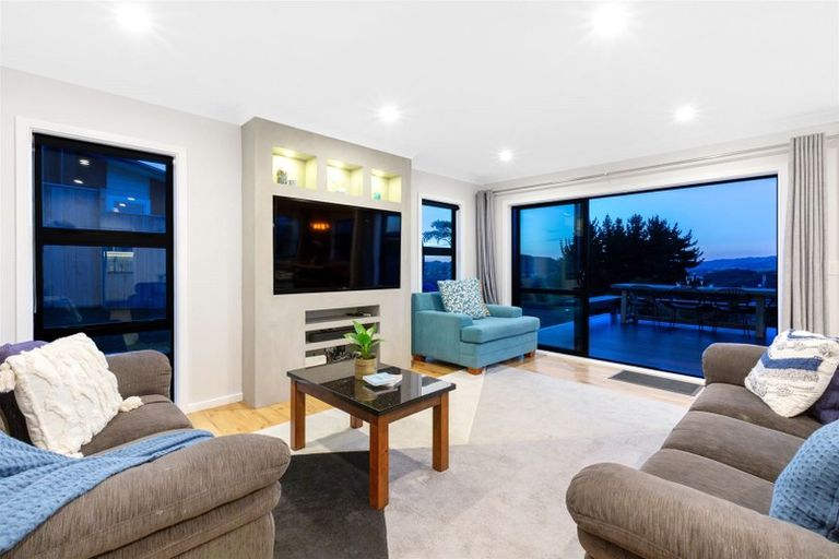 Photo of property in 20 Pacific View, Whitby, Porirua, 5024