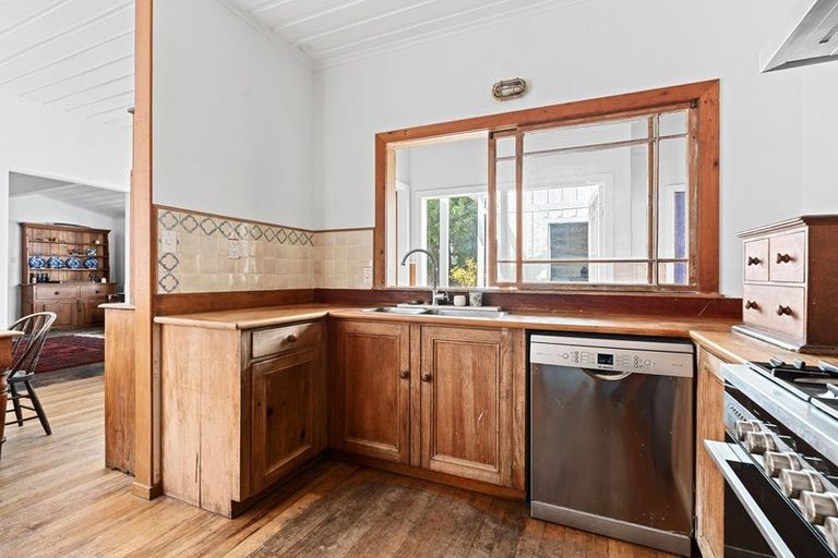 Photo of property in 90 Pendarves Street, New Plymouth, 4310