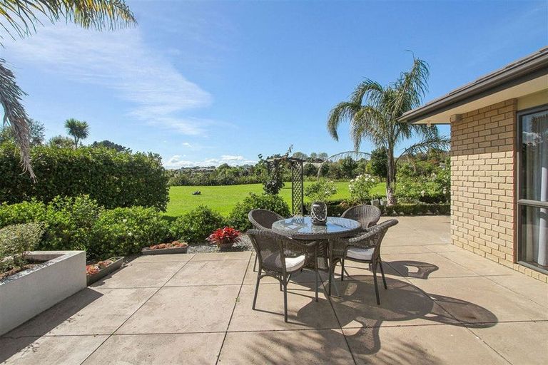 Photo of property in 8 Millbrook Drive, Waiuku, 2683