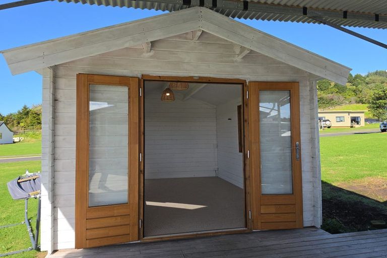 Photo of property in 1 Dawson Place, Cooks Beach, 3591
