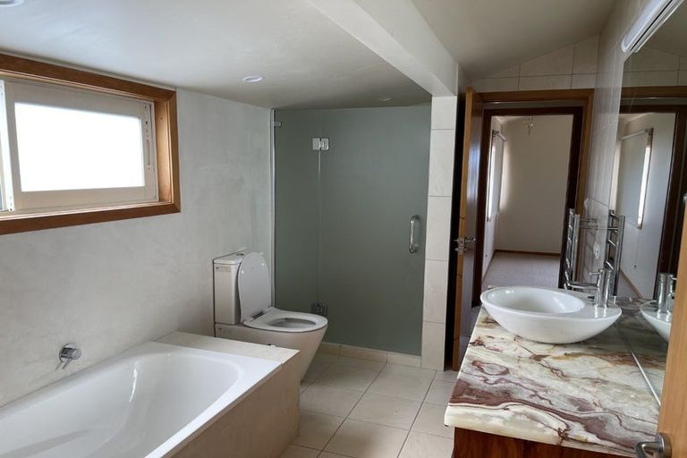 Photo of property in 69 Ocean View Road, Hillcrest, Auckland, 0627