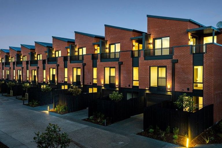 Photo of property in 7/2 Marlborough Crescent, Hobsonville, Auckland, 0616