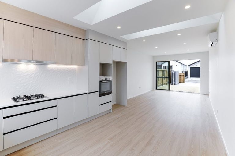 Photo of property in 10 Taiororua Avenue, Massey, Auckland, 0614