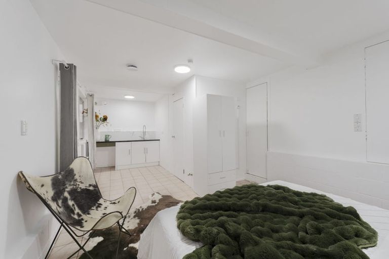 Photo of property in 92 Gallony Avenue, Massey, Auckland, 0614