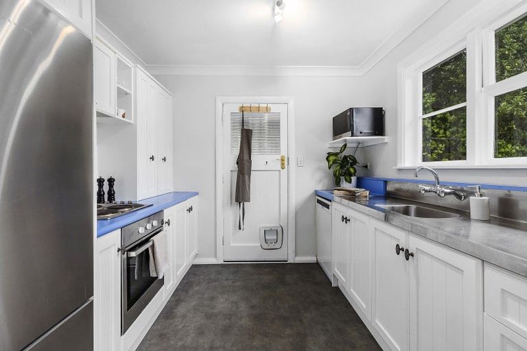 Photo of property in 5 Tui Terrace, Tawa, Wellington, 5028