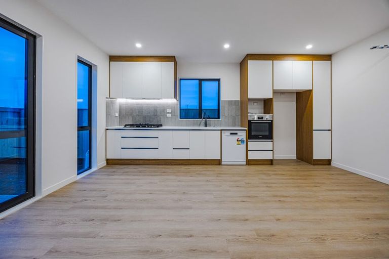 Photo of property in 8 Ihi Place, Karaka, 2578
