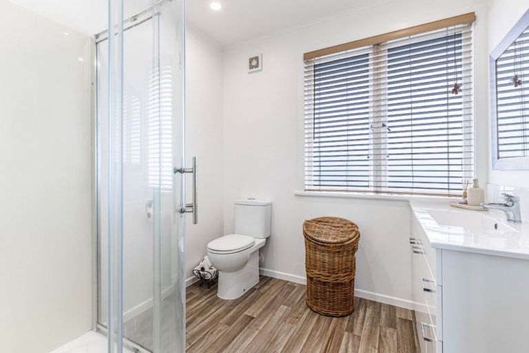 Photo of property in 42 Konini Road, Titirangi, Auckland, 0604