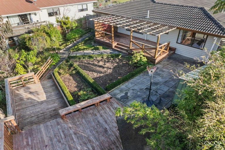 Photo of property in 17 King Charles Drive, Kingsley Heights, Upper Hutt, 5018