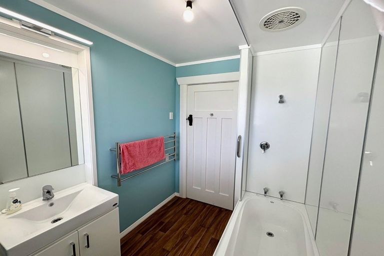 Photo of property in 23 Paynters Avenue, Strandon, New Plymouth, 4312