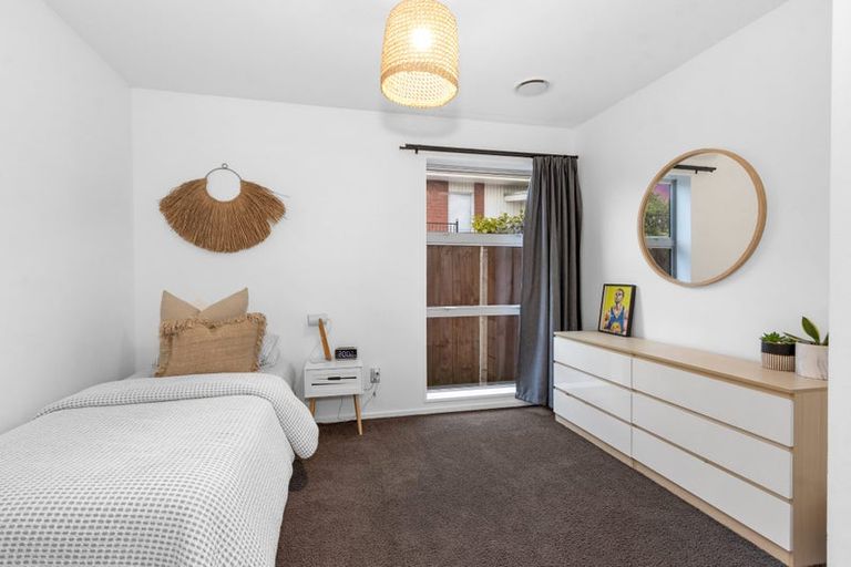 Photo of property in 1 Dunrobin Place, Avonhead, Christchurch, 8042