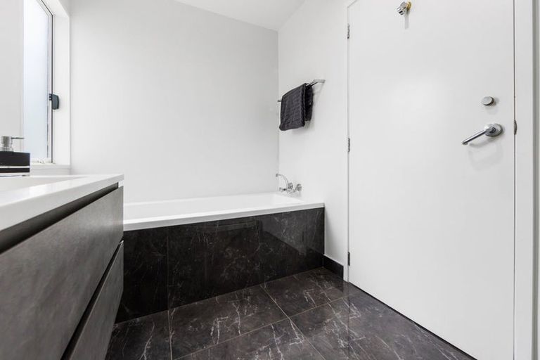 Photo of property in 4 Somerton Rise, Westmorland, Christchurch, 8025