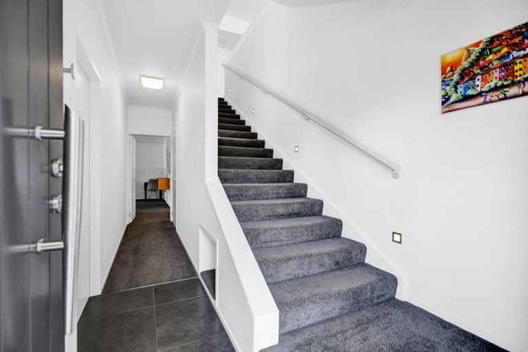 Photo of property in 82 Awanui Street, Merrilands, New Plymouth, 4312