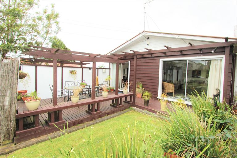 Photo of property in 4 Lympne Lane, Mangere, Auckland, 2022