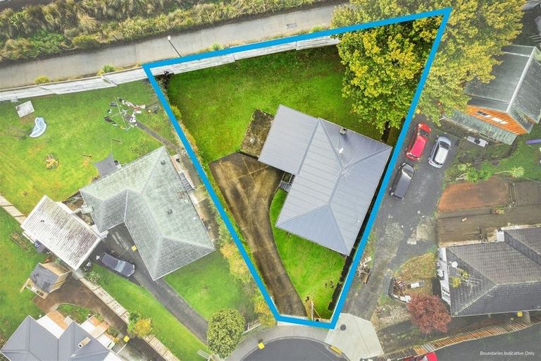 Photo of property in 22 Paton Avenue, Te Atatu South, Auckland, 0610