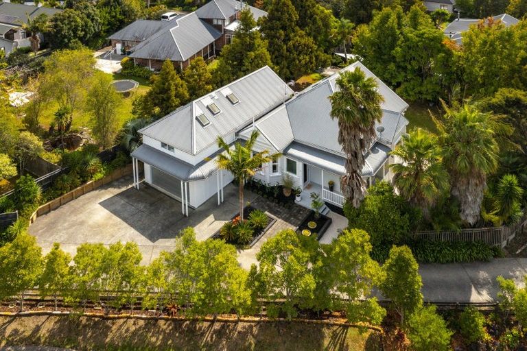 Photo of property in 10a Olwyn Place, Greenhithe, Auckland, 0632
